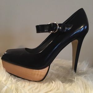 Bebe sz 9 eggplant colored open toe platform/heels